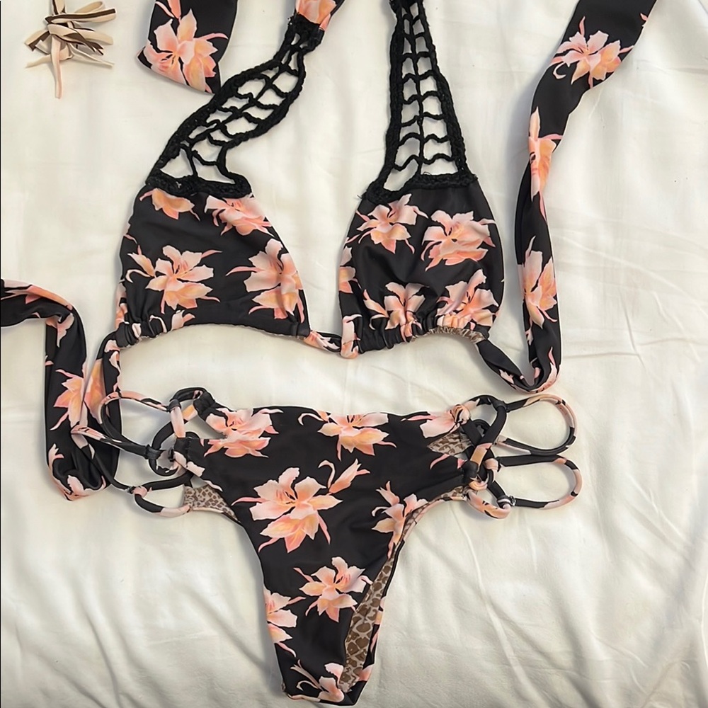 Acacia floral Black Bikini Set size medium